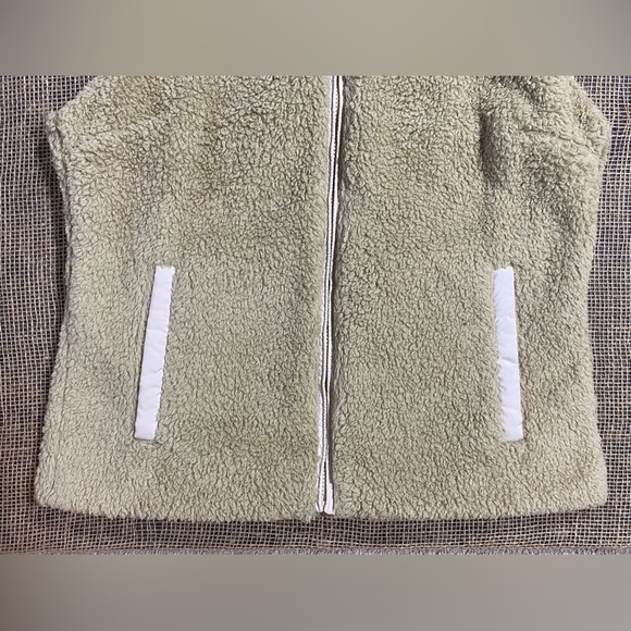 Patagonia Los Gatos Khaki Fleece Vest, Size L, Fair Trade Certified - Picture 5 of 10